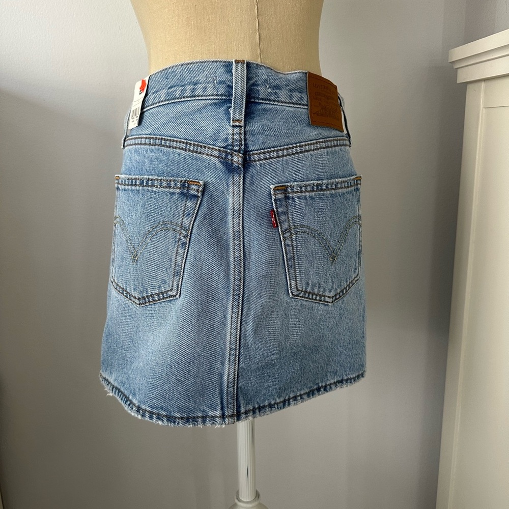 Levi’s Icon Denim Skirt – Size 24 (New with Tags) - Picture 3 of 3